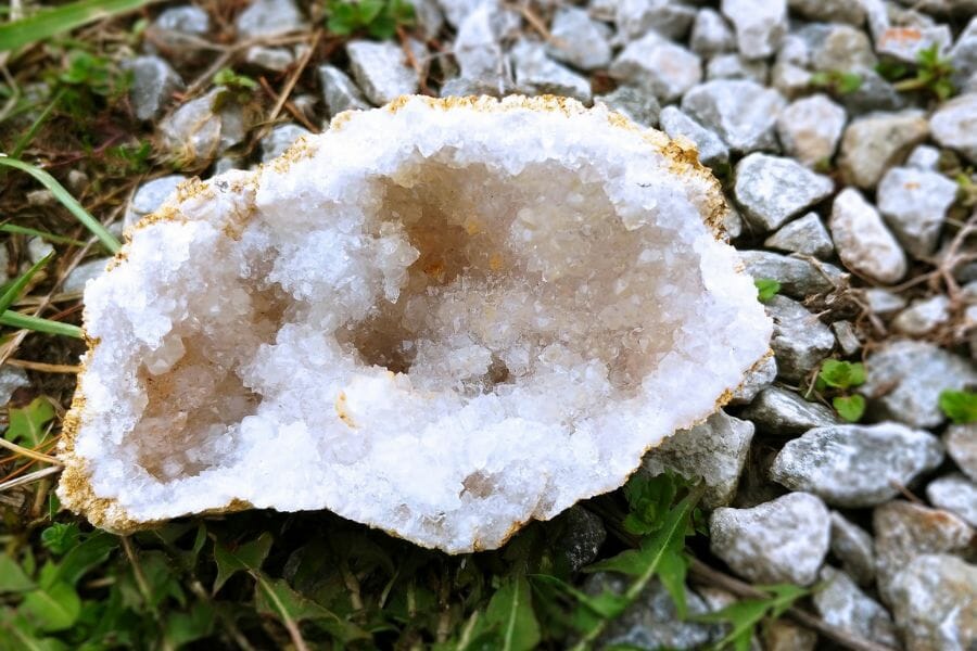 A small geode that is common in Kentucky