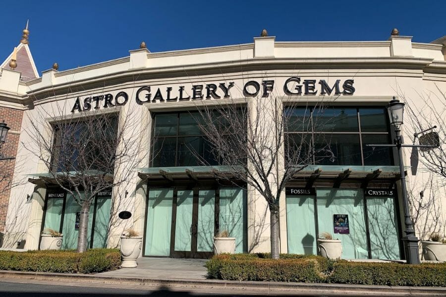 Find and buy geodes at Astro Gallery of Gems