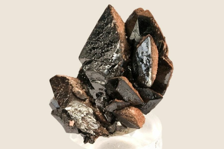 An intricate formation of Descloizite that's a mix of black and brown