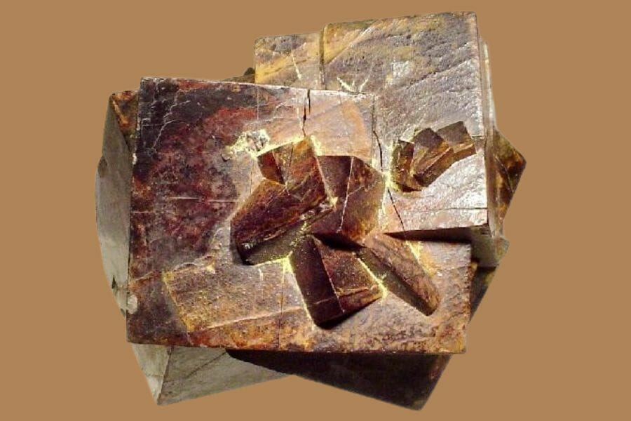 A brown Geothite shaped like cubes