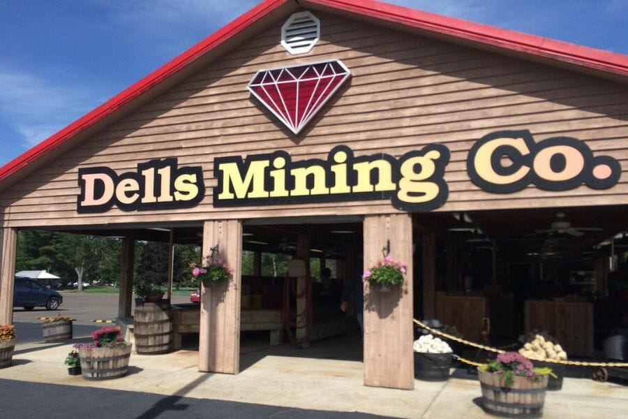 Dells Mining Co., where customers can buy geodes and other rocks