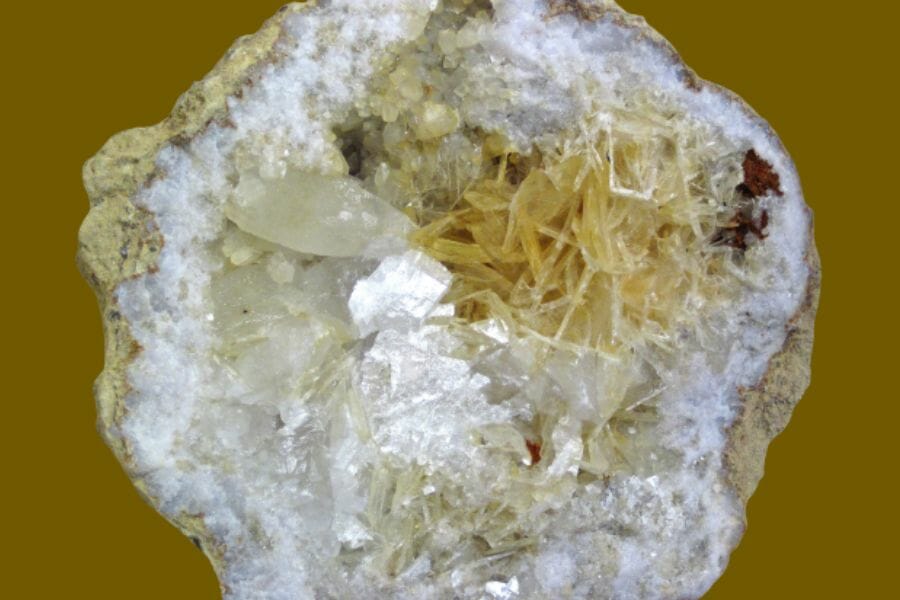 An interesting detailed look at a Quartz, Barite, and Calcite-lined geode