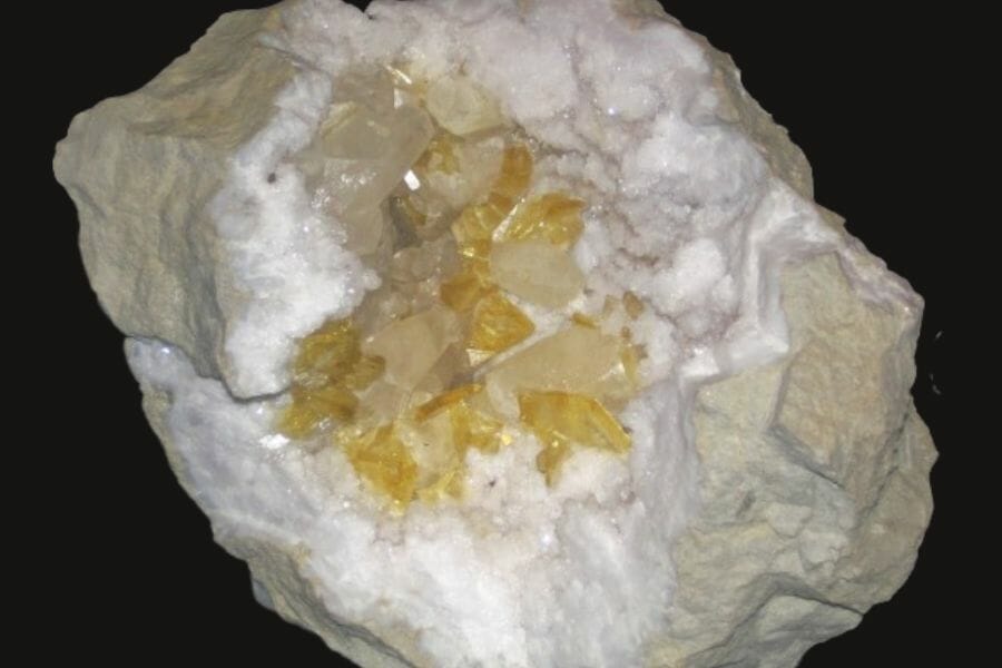 An open geode with Quartz, Barite and Calcite lining