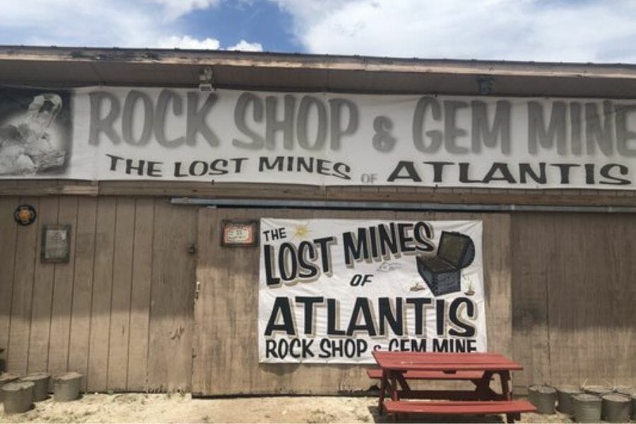 Geodes and rocks available at Lost Mines of Atlantis in Sebring