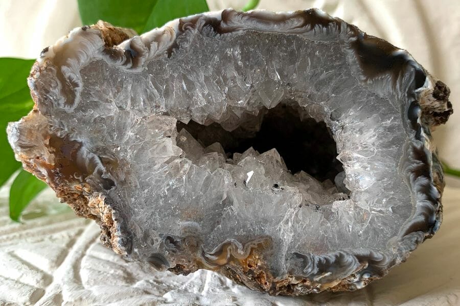 A beautiful specimen of an agate geode that can be found in Oregon