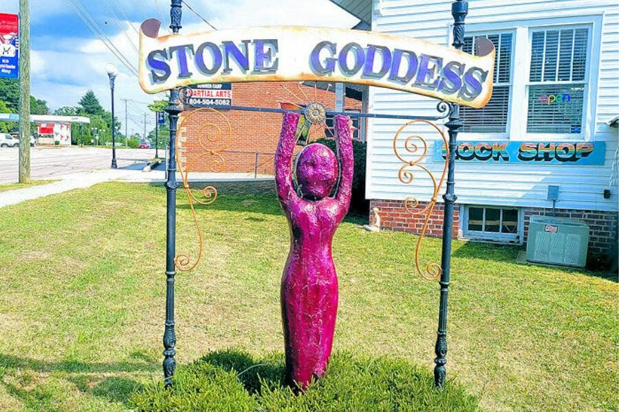Stone Goddess Rock Shop where geodes and other rocks are available for purchase.