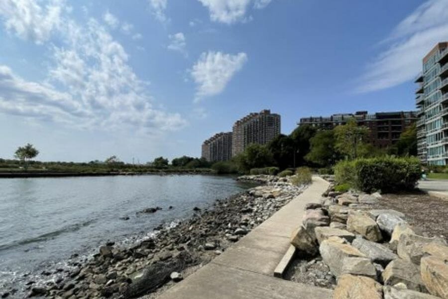 An area in Bergen Hill along Hudson River where you can find geodes