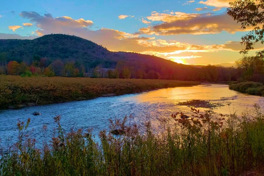 A mesmerizing photo of the sunset at Deerfield River