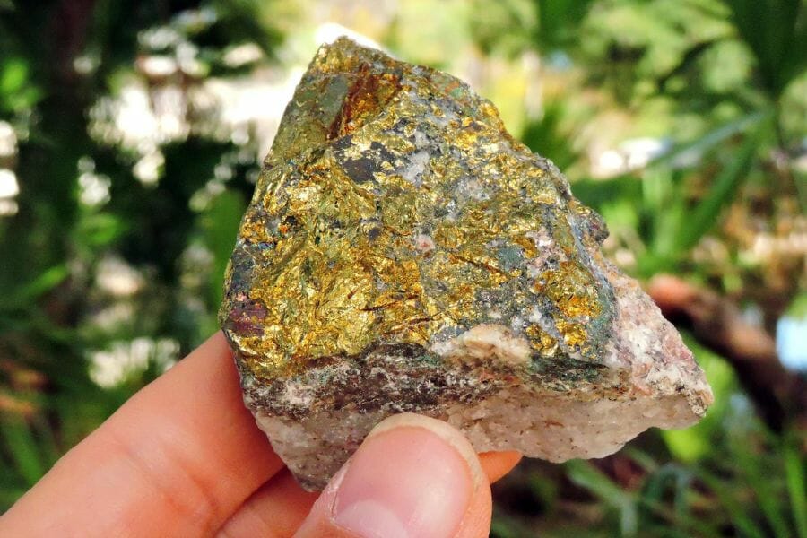 A mesmerizing chalcopyrite with gold streak