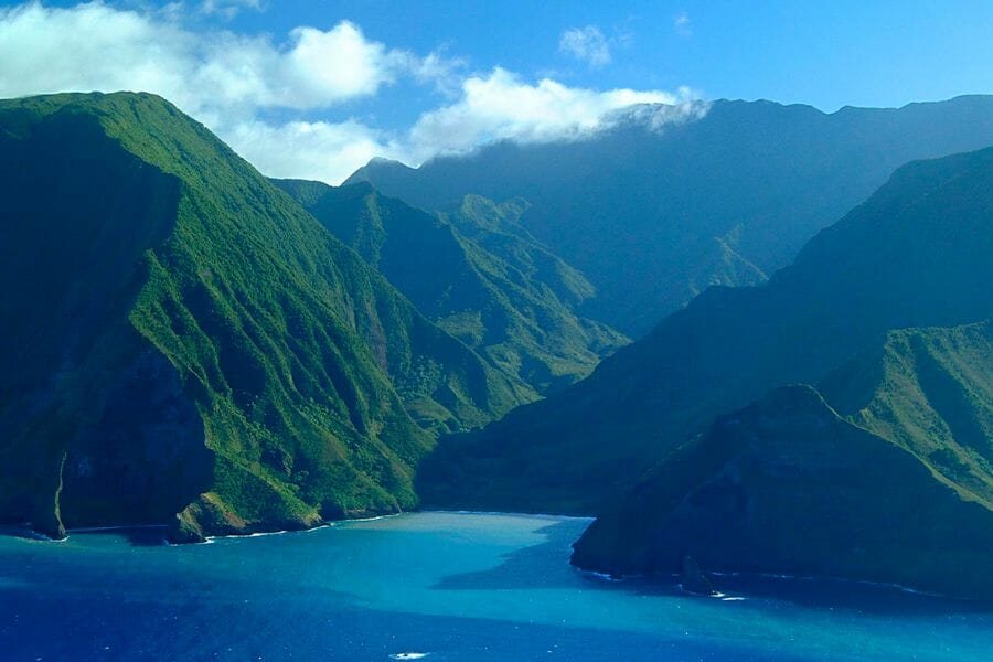 A view of the formations and waters surrounding the West Molokai Volcano