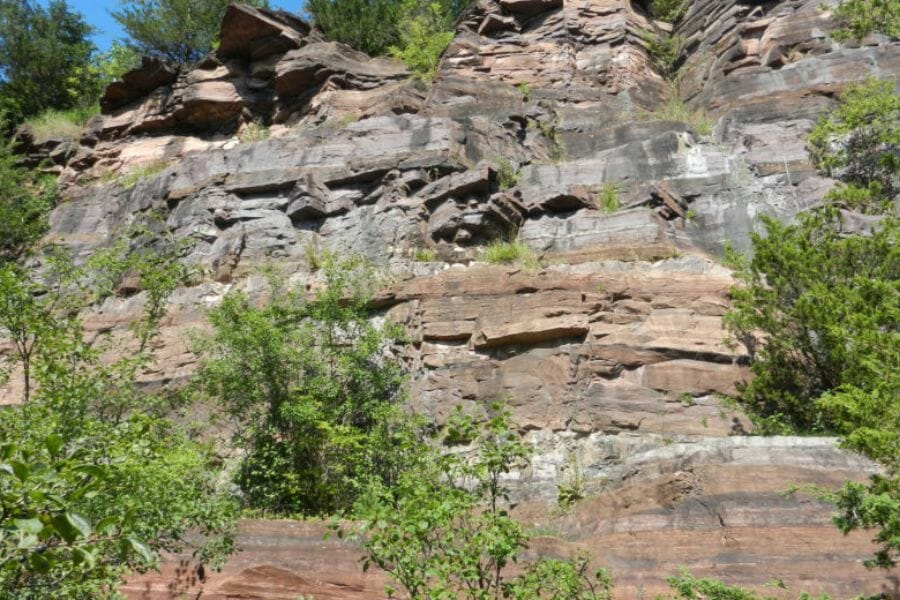 A look at the great rock formations at the Redstone Granite Quarry
