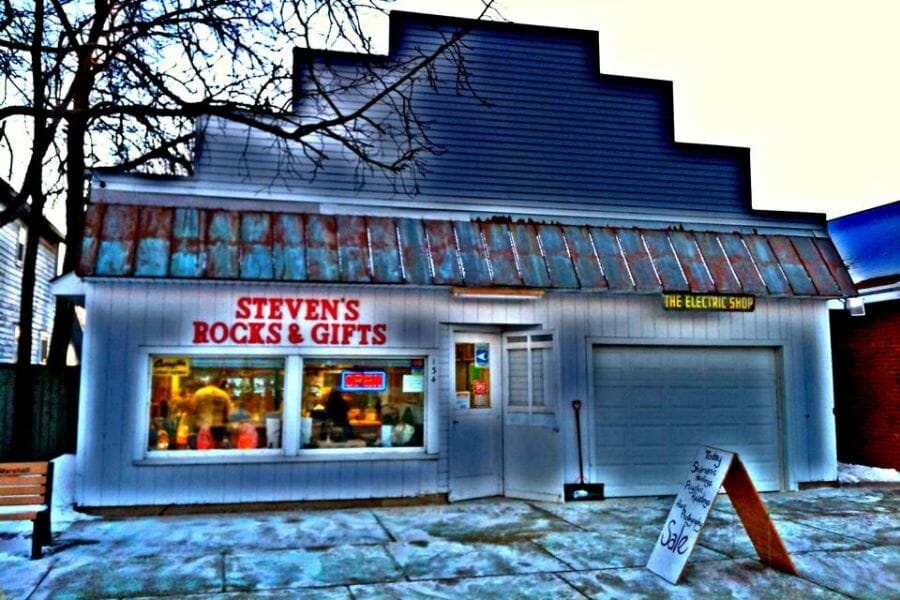 A look at the front store building of Steven's Rocks & Gifts