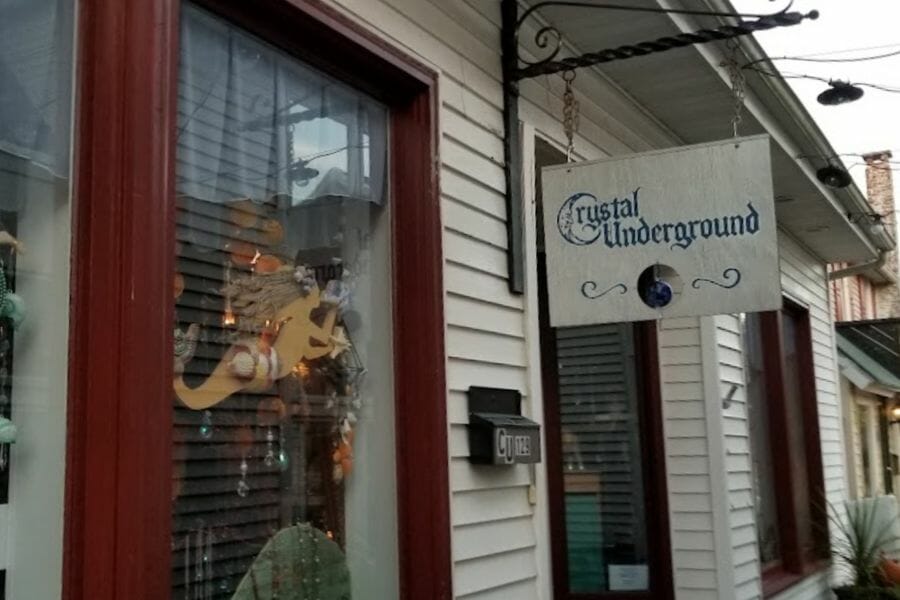 Crystal Underground crystal shop in Delaware where you can buy and find different crystal specimens