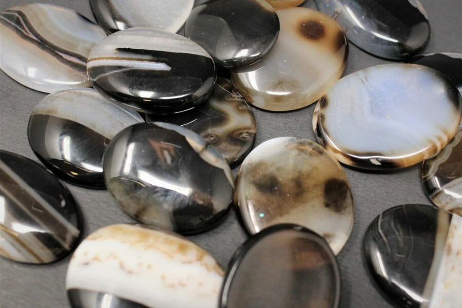 Many pieces of different oblong-shaped onyx