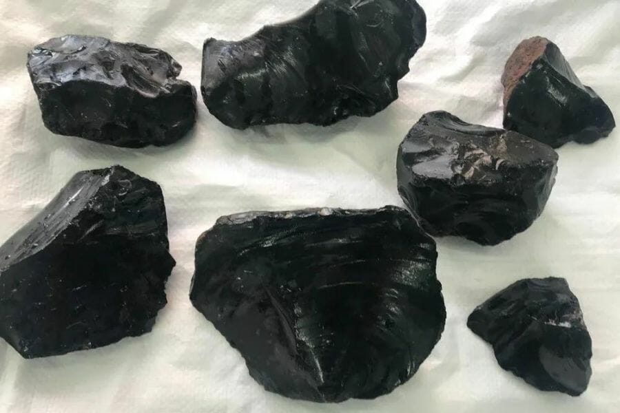 Different varieties of obsidian