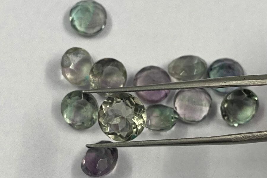 Appraising tiny pieces of fluorite gems