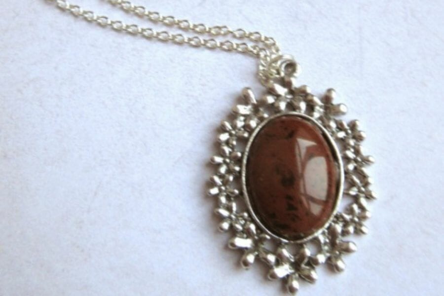 An elegant vintage-looking mahogany obsidian necklace