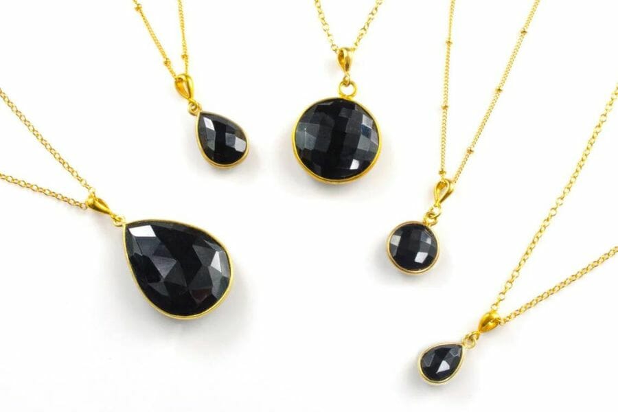 Different sizes of onyx pendant necklaces