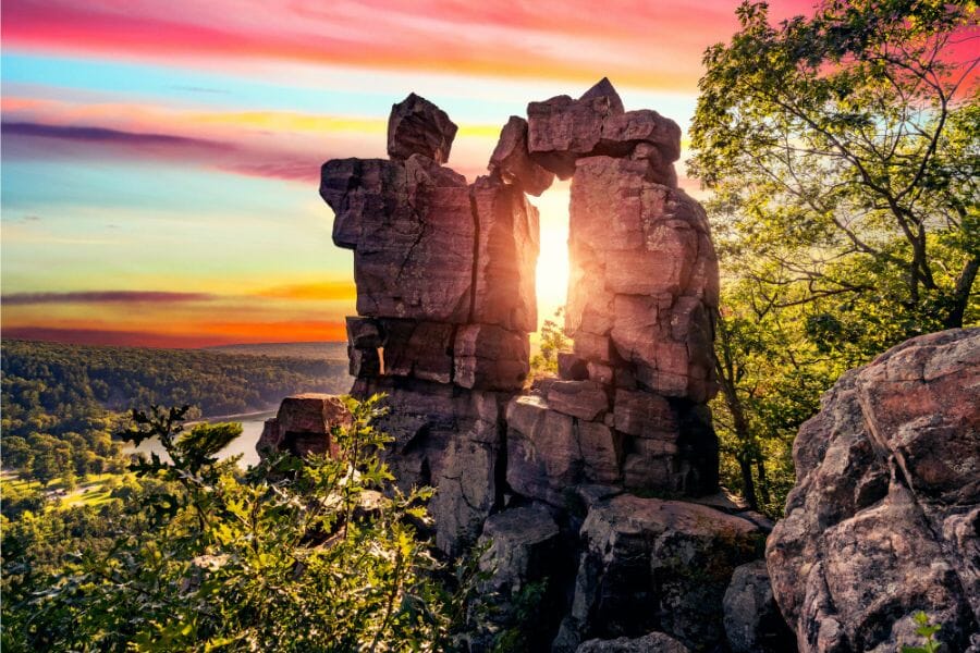 A nice sunset at the Devil's Lake State Park where you can find different rocks and minerals