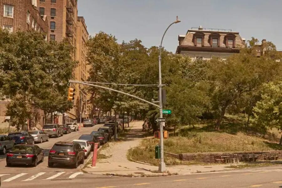 One area of Bronx showing a road, several cards, and infrastructure just like Dodgewood Road