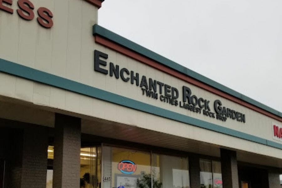 Enchanted Rock Garden rock shop where various mineral and rock specimens can be purchased