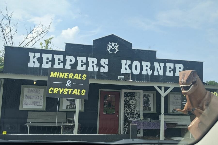 Keepers Korner rock shop in Alabama where you can find and buy various minerals and unique rock specimens