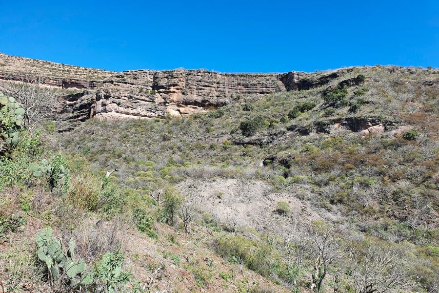 Wide view of the rock formations and landscape of Plata Verde Mine