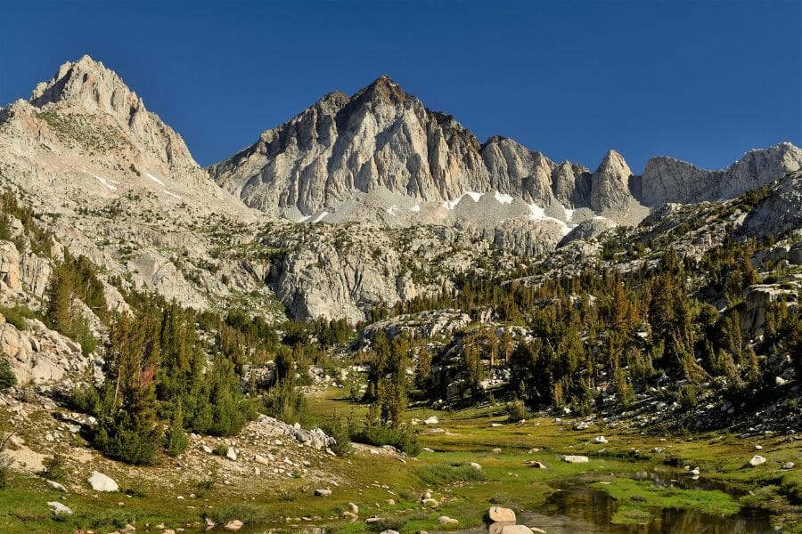 A nice and breathtaking view of the White Mountain with trees at its foot