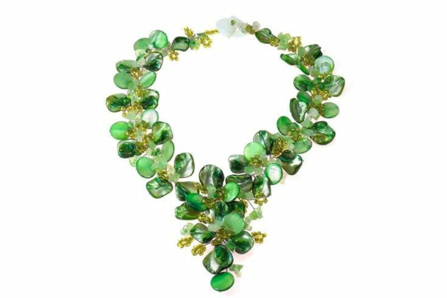 An elegant green aventurine necklace with an intricate bead pattern