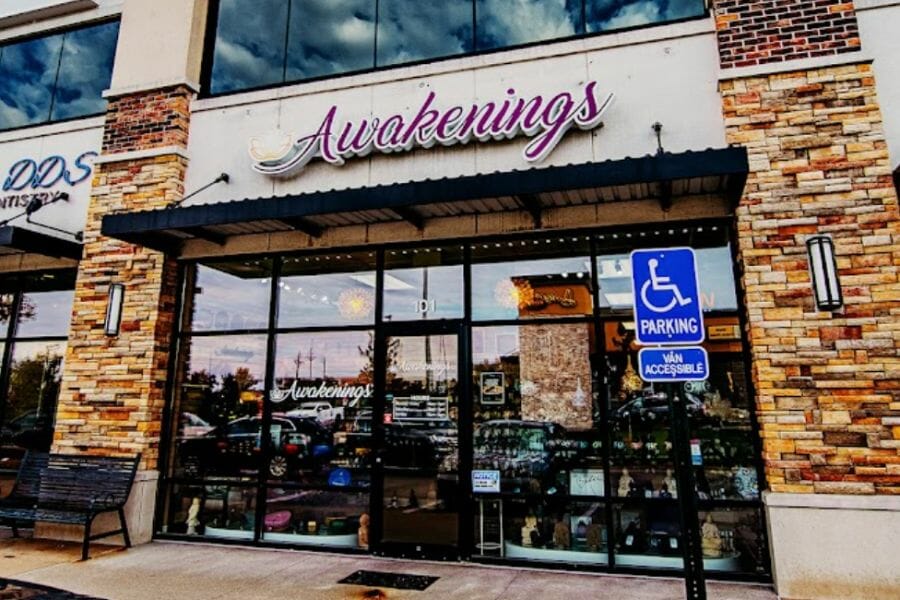 Awakenings rock shop in Nebraska where you can find and buy various rock and mineral specimens