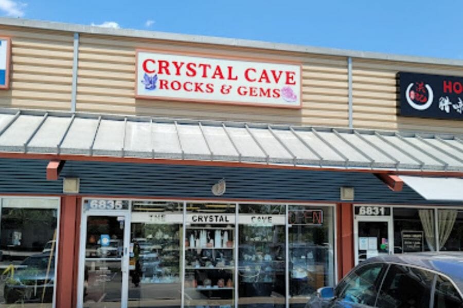 Crystal Cave Rocks and Gems rock shop at Florida where you can find and buy different agate specimens