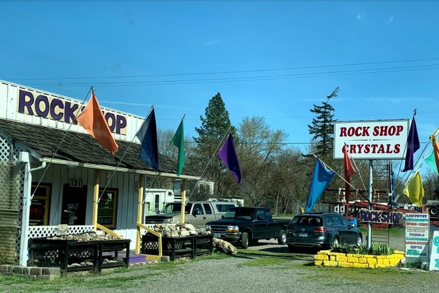 Dragon Crystal rock shop in Oregon where you can find and buy obsidian crystal specimens