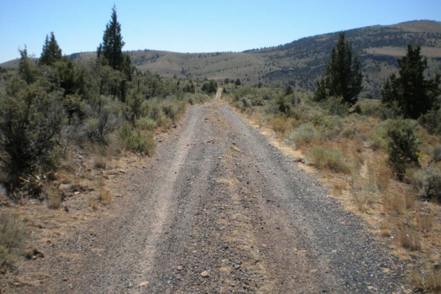 Glass Buttes trail that will lead you to obsidian specimens