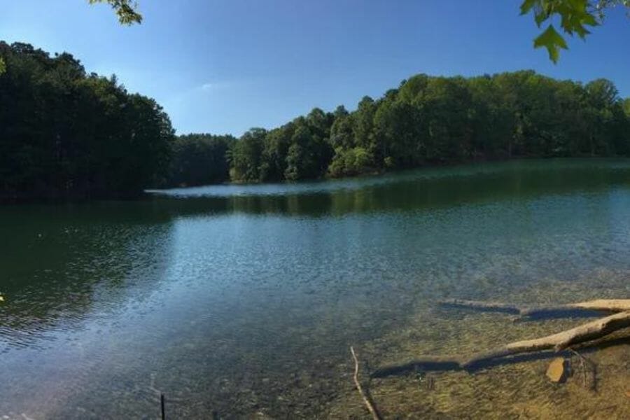 The clear water and rush green trees of Hoopes Reservoir