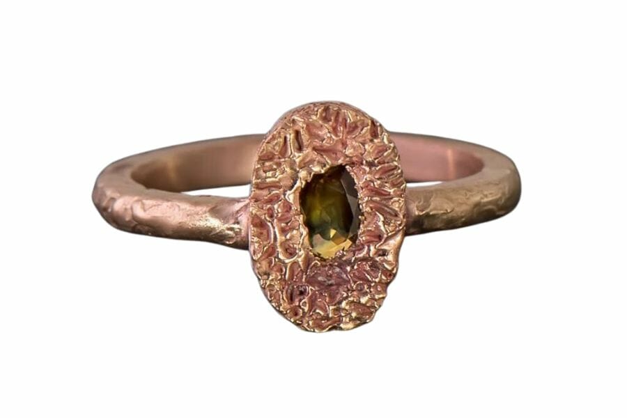 An elegant kimberlite solitaire ring