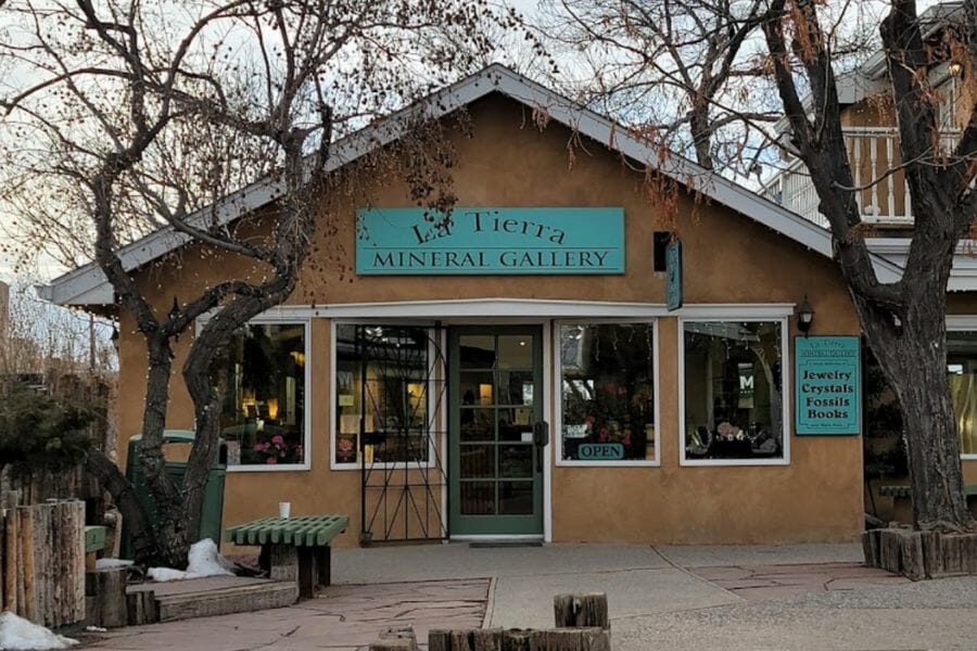 La Tierra Mineral Gallery at New Mexico where you can find and buy different rare minerals and rocks