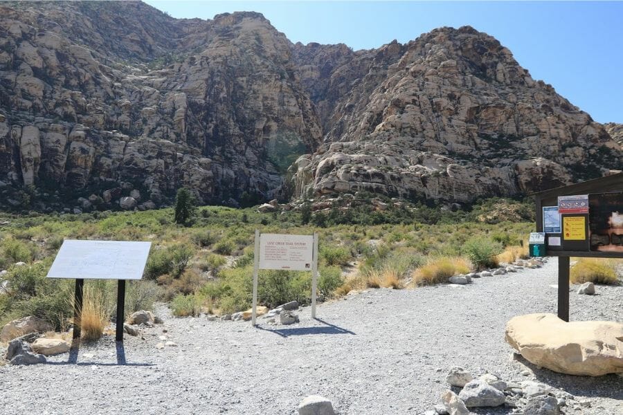 The hiking trail along Lost Creek Canyon with information posts and direction guide
