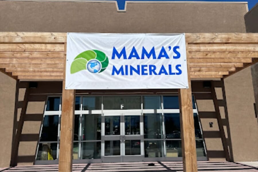 Mama's Minerals rock shop in New Mexico where different kinds of obsidians can be found and bought