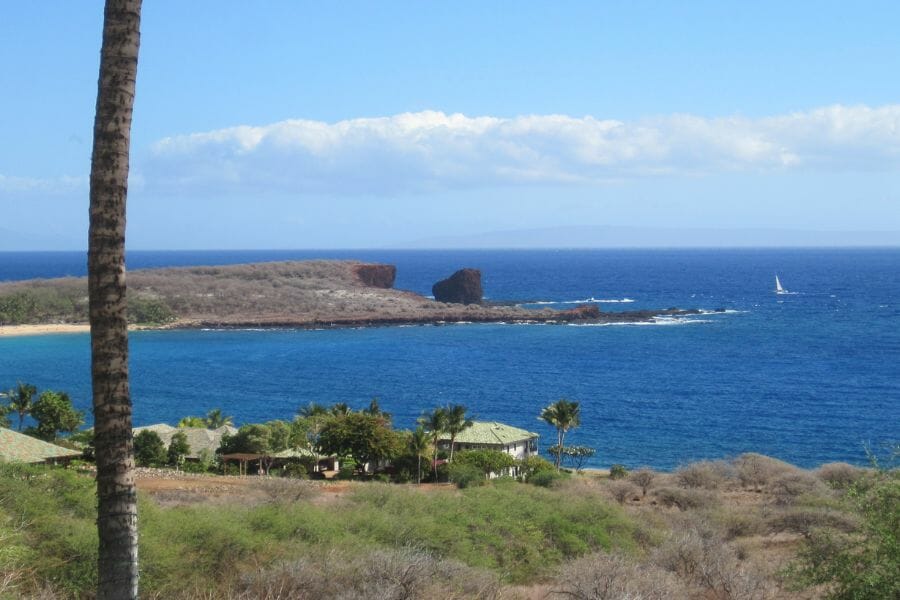 A scenic view of the Manele Bay where you can explore and find minerals