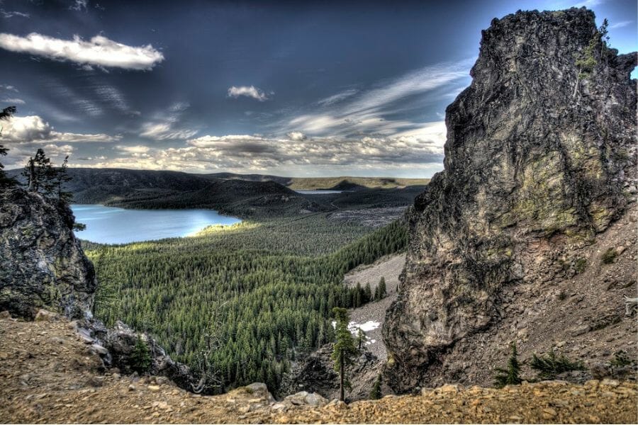 A picturesque view of the Newberry National Volcanic Monument