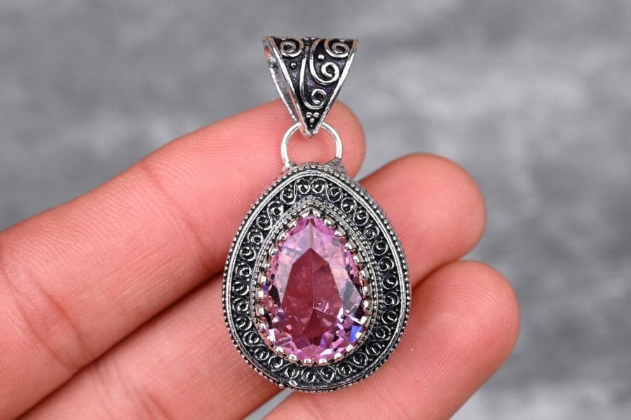 A beautiful pink kunzite pendant with an intrinsic design