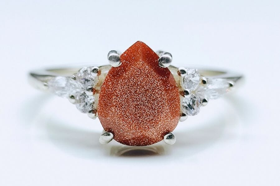 A beautiful pear-cut sandstone ring with diamond crystals on each side
