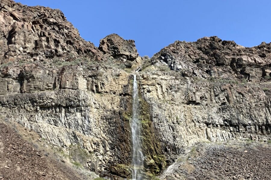 A gorgeous tiny waterfall at the Frenchman Hills