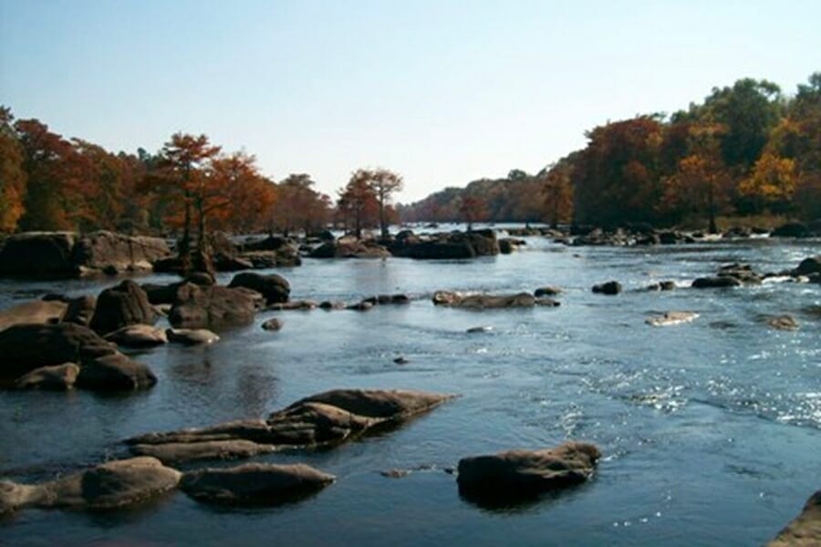 Wide view of the waters of Mountain Fork River