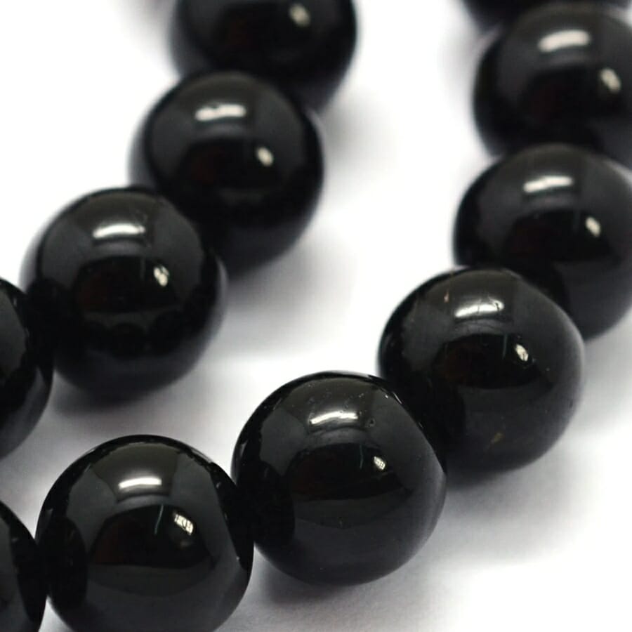 Round, polished, black onyx beads
