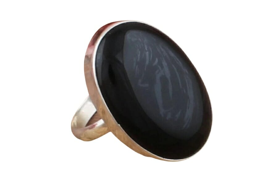 A luxurious oval-shaped onyx ring