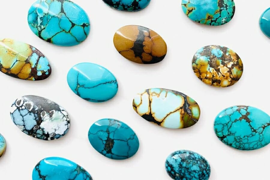 Cabochons of different types of turquoise