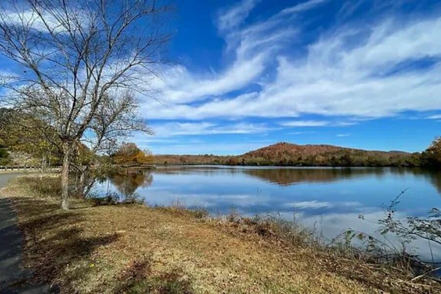 A picturesque view of Oak Ridge with a body of water