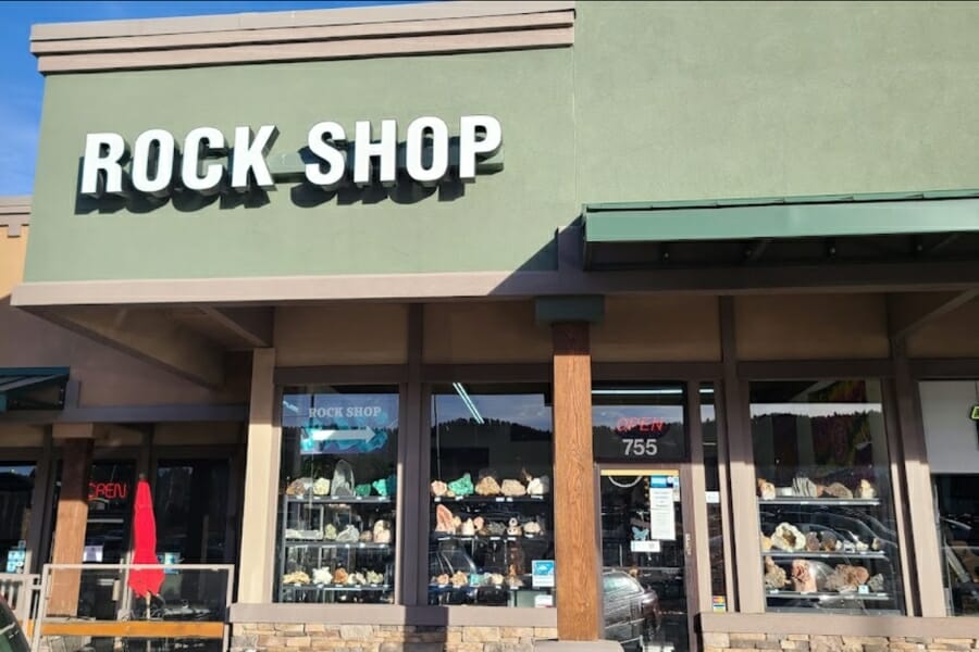 Allin Gem Rock Shop in Colorado where you can find and purchase various agate specimens