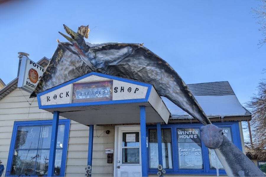 Antares Minerals and Pottery rock shop in Wyoming where you can find and buy various agate specimens